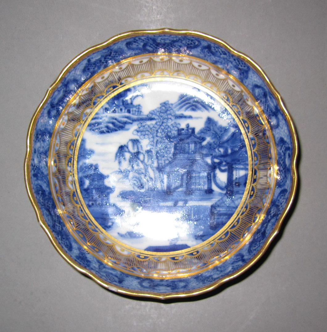 2010.0008.178.002 Porcelain saucer