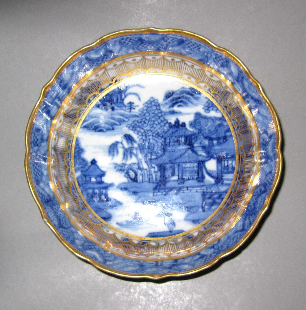 2010.0008.178.003 Porcelain saucer