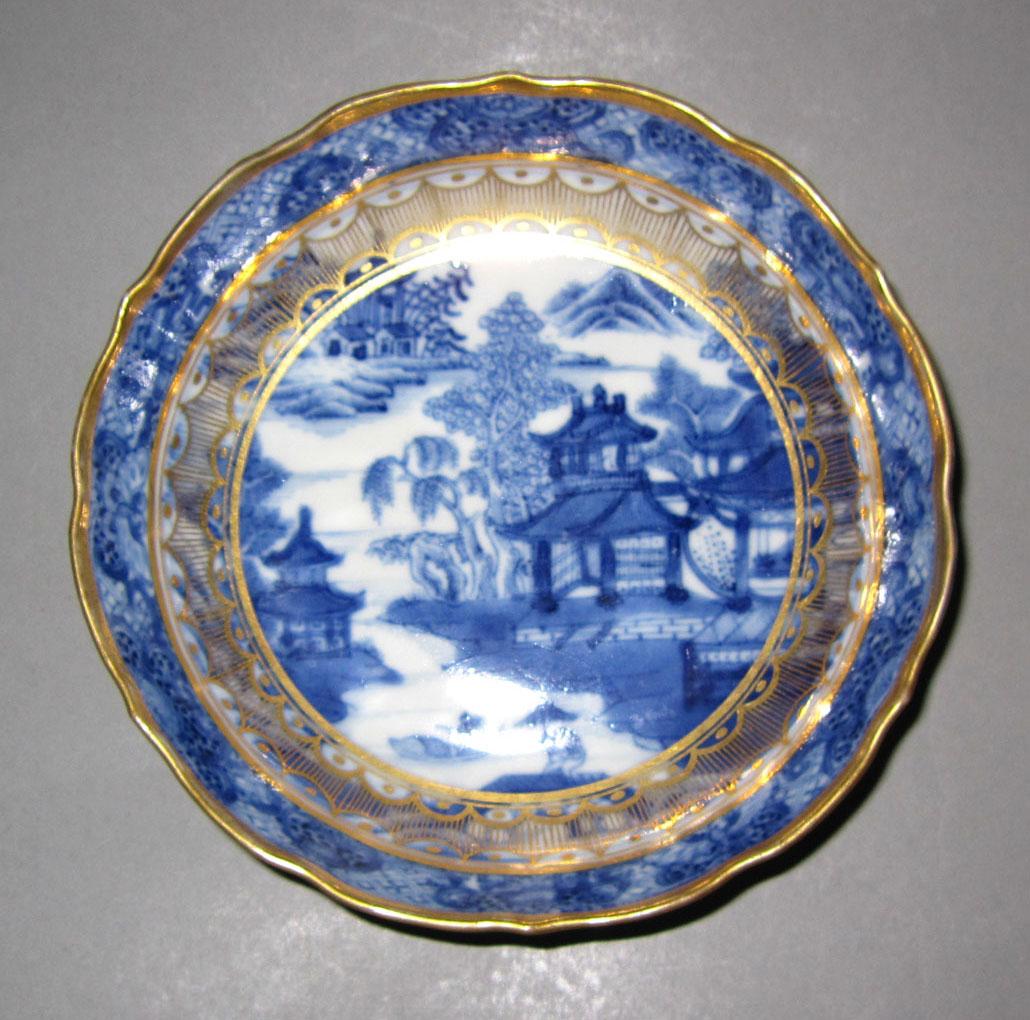 2010.0008.178.004 Porcelain saucer