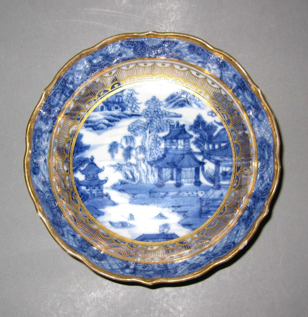 2010.0008.178.005 Porcelain saucer