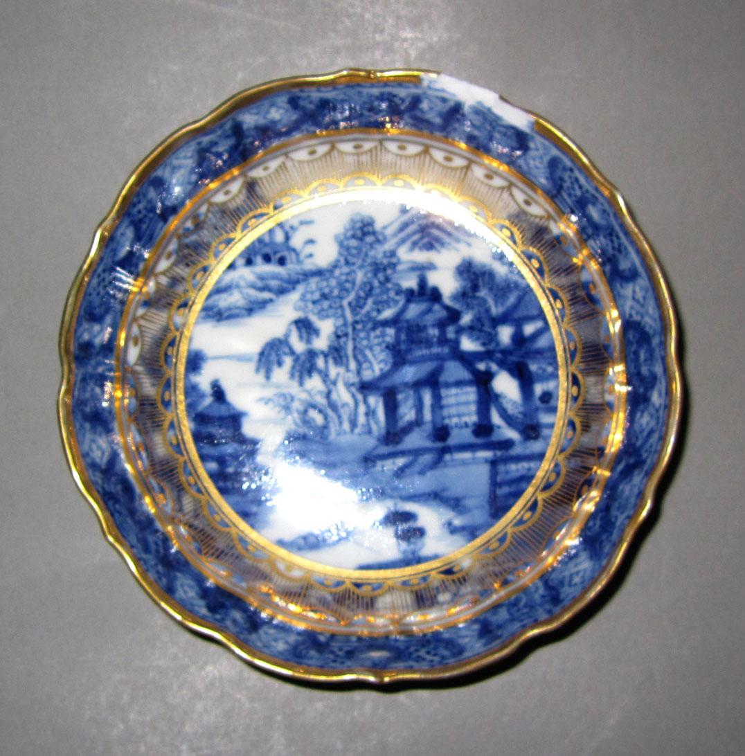 2010.0008.178.006 Porcelain saucer