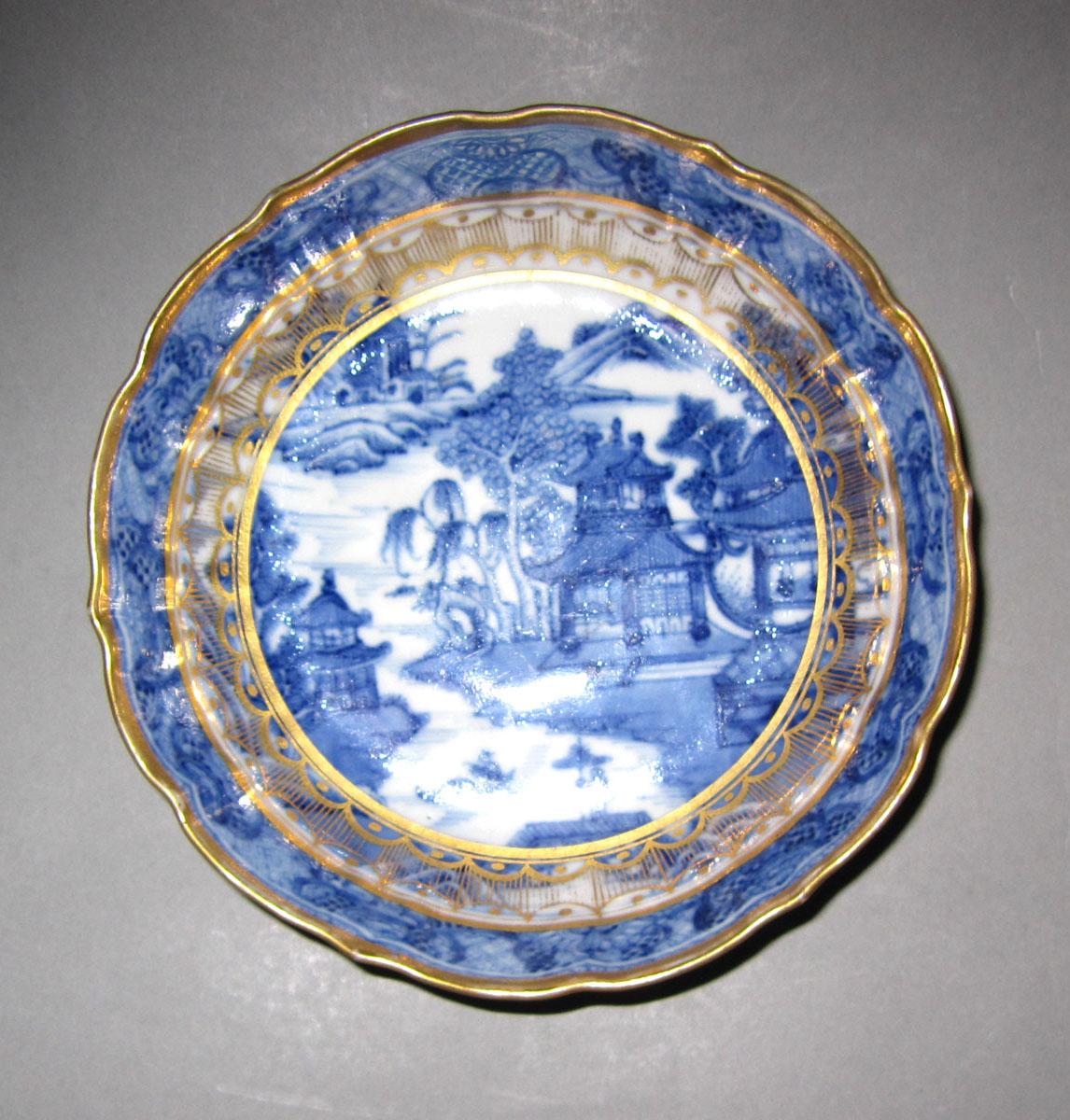 2010.0008.178.007 Porcelain saucer