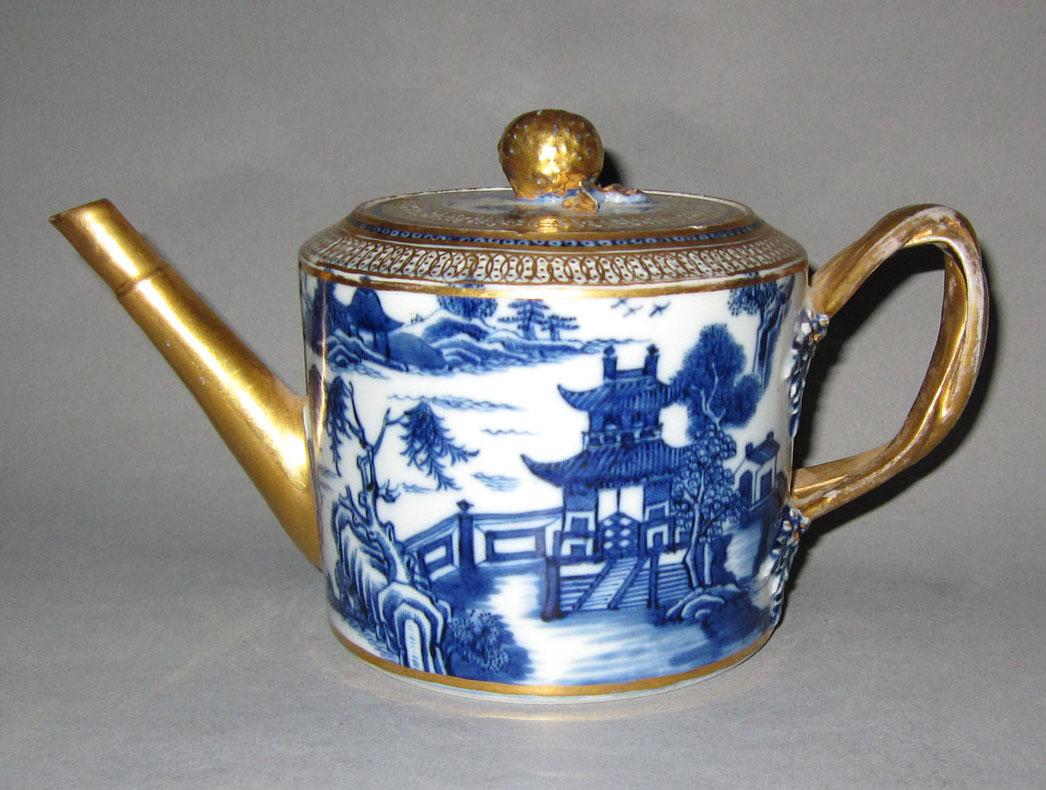 2010.0008.180 A,B Porcelain teapot