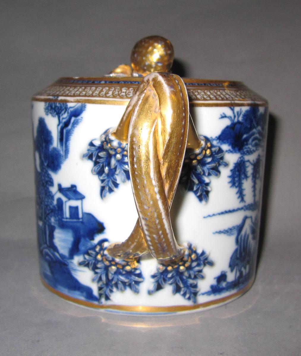 2010.0008.180 A,B Porcelain teapot handle