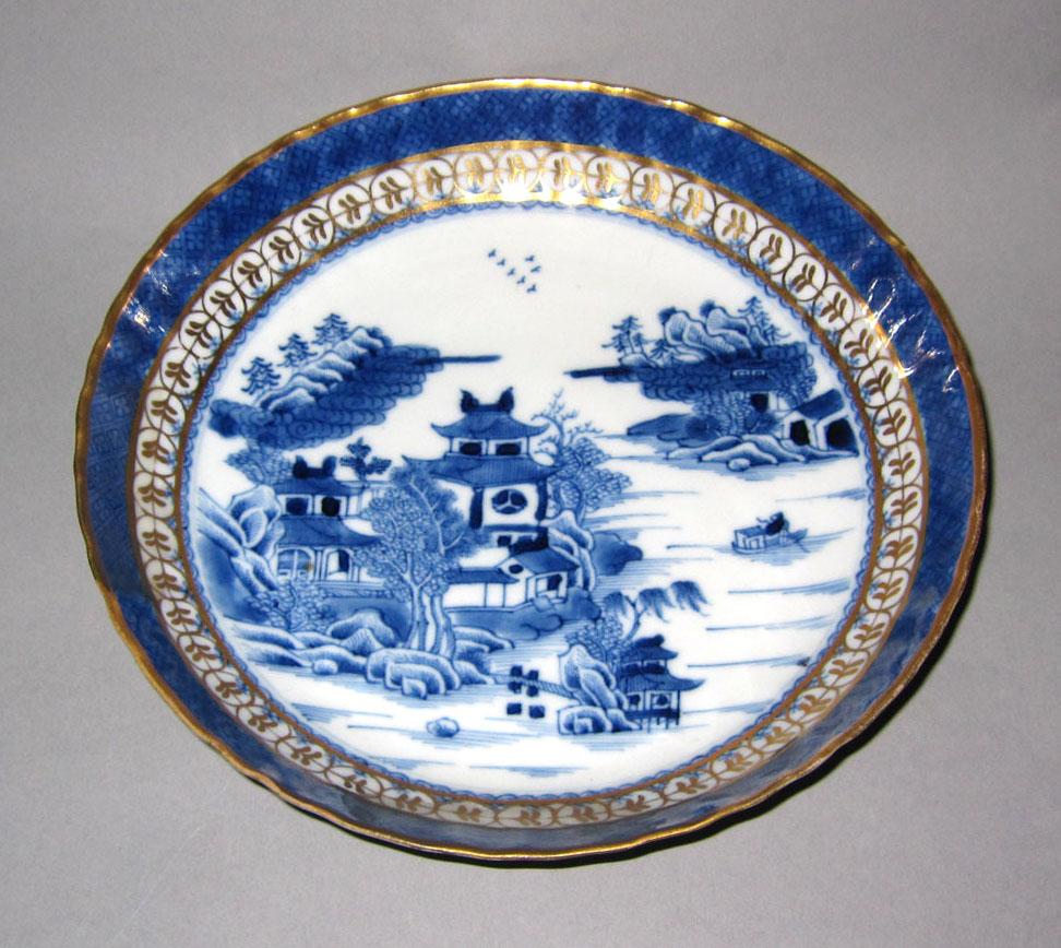 2010.0008.182 Porcelain dish