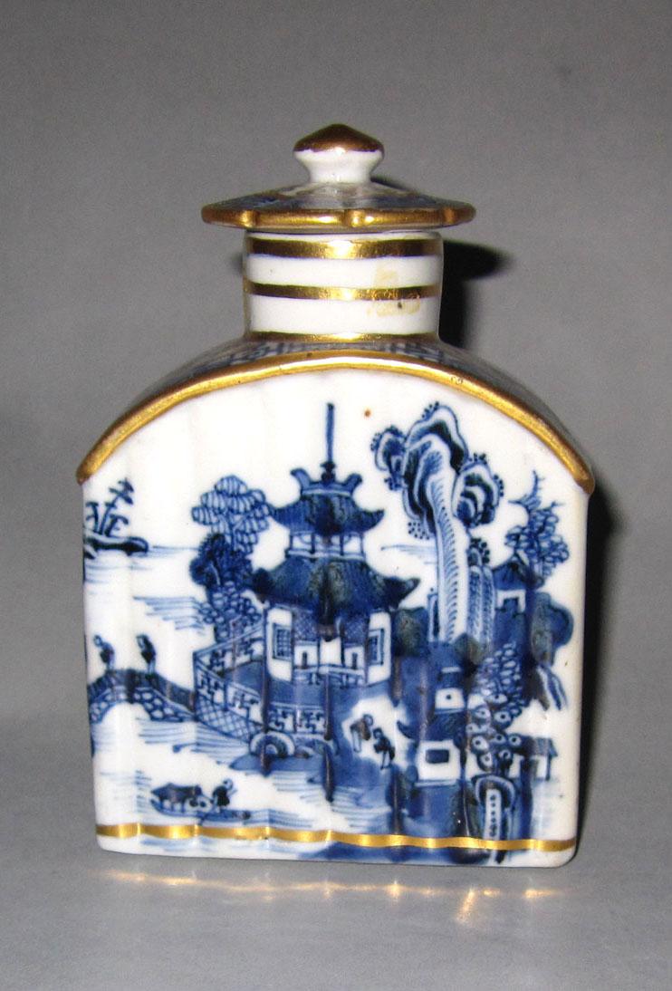 2010.0008.184 A,B Porcelain tea canister