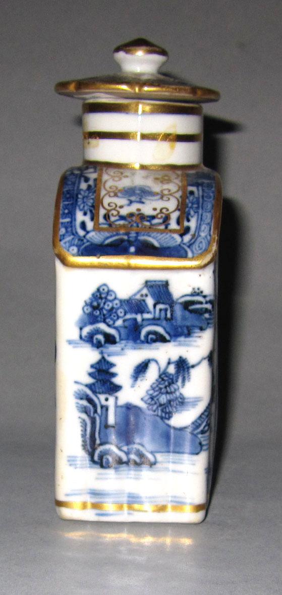 2010.0008.184 A,B Porcelain tea canister side