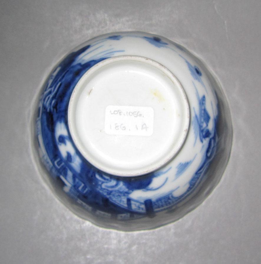 2010.0008.186.001 A Porcelain teabowl underside