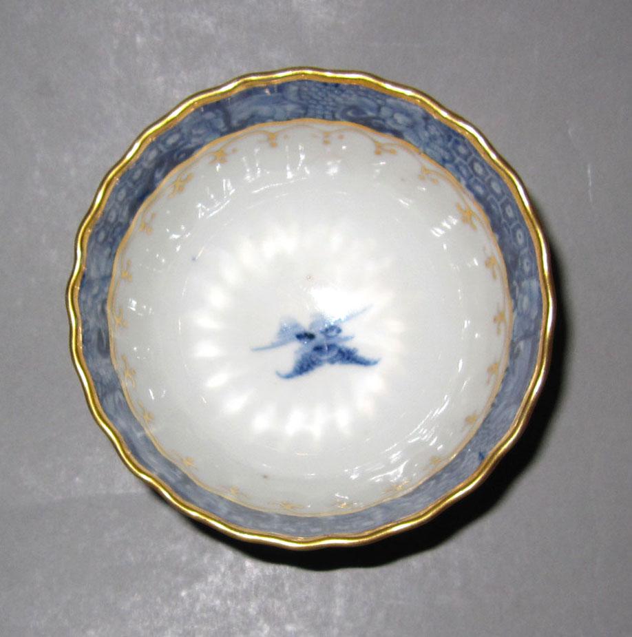 2010.0008.186.002 A Porcelain teabowl top