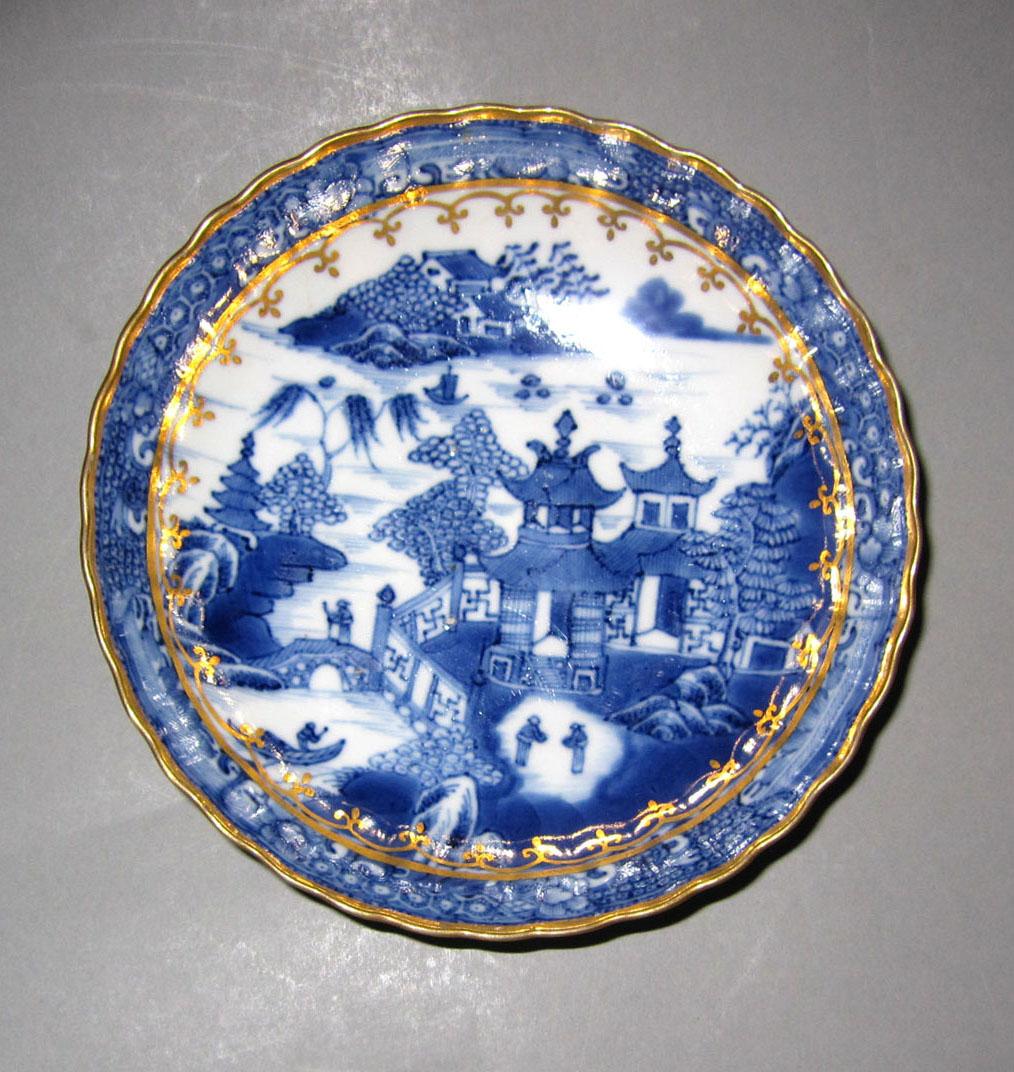 2010.0008.186.002 B Porcelain saucer