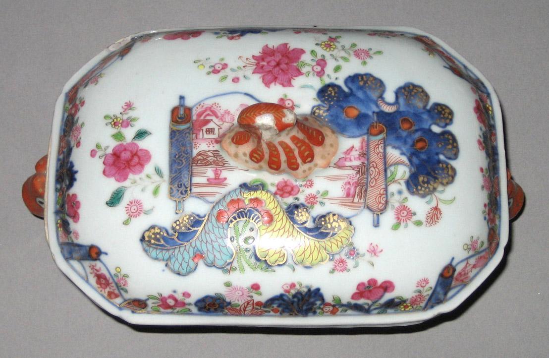 2010.0008.187 A,B Porcelain tureen top