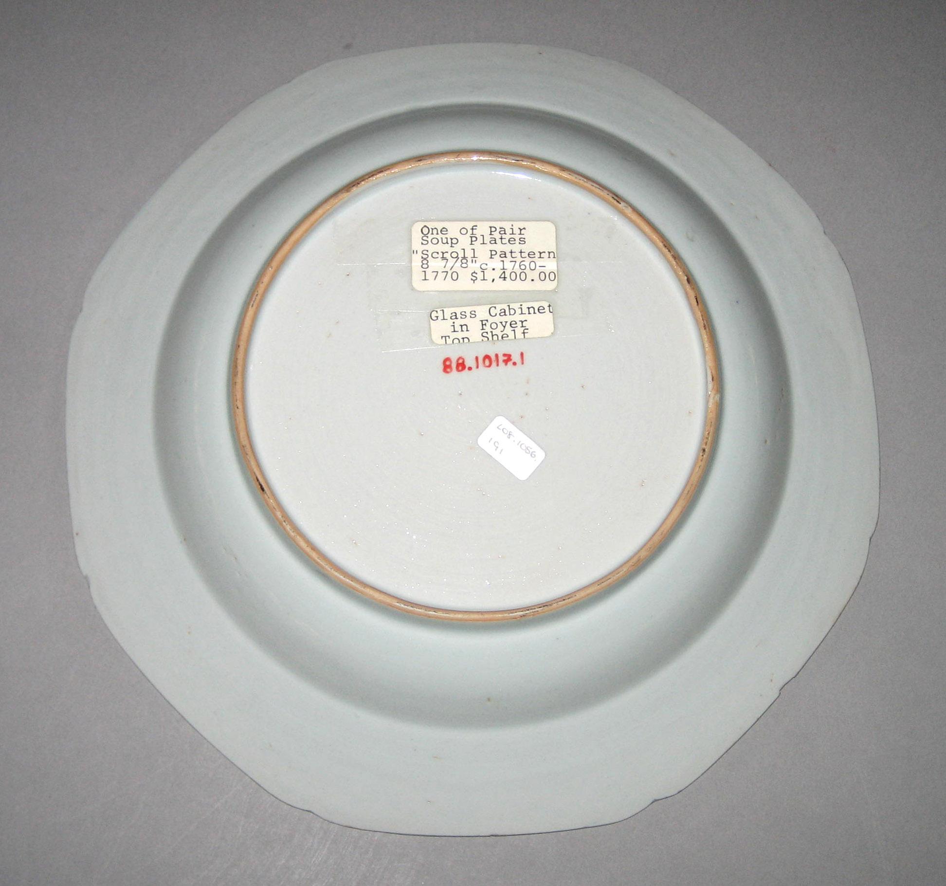 2010.0008.191 Porcelain soup plate underside