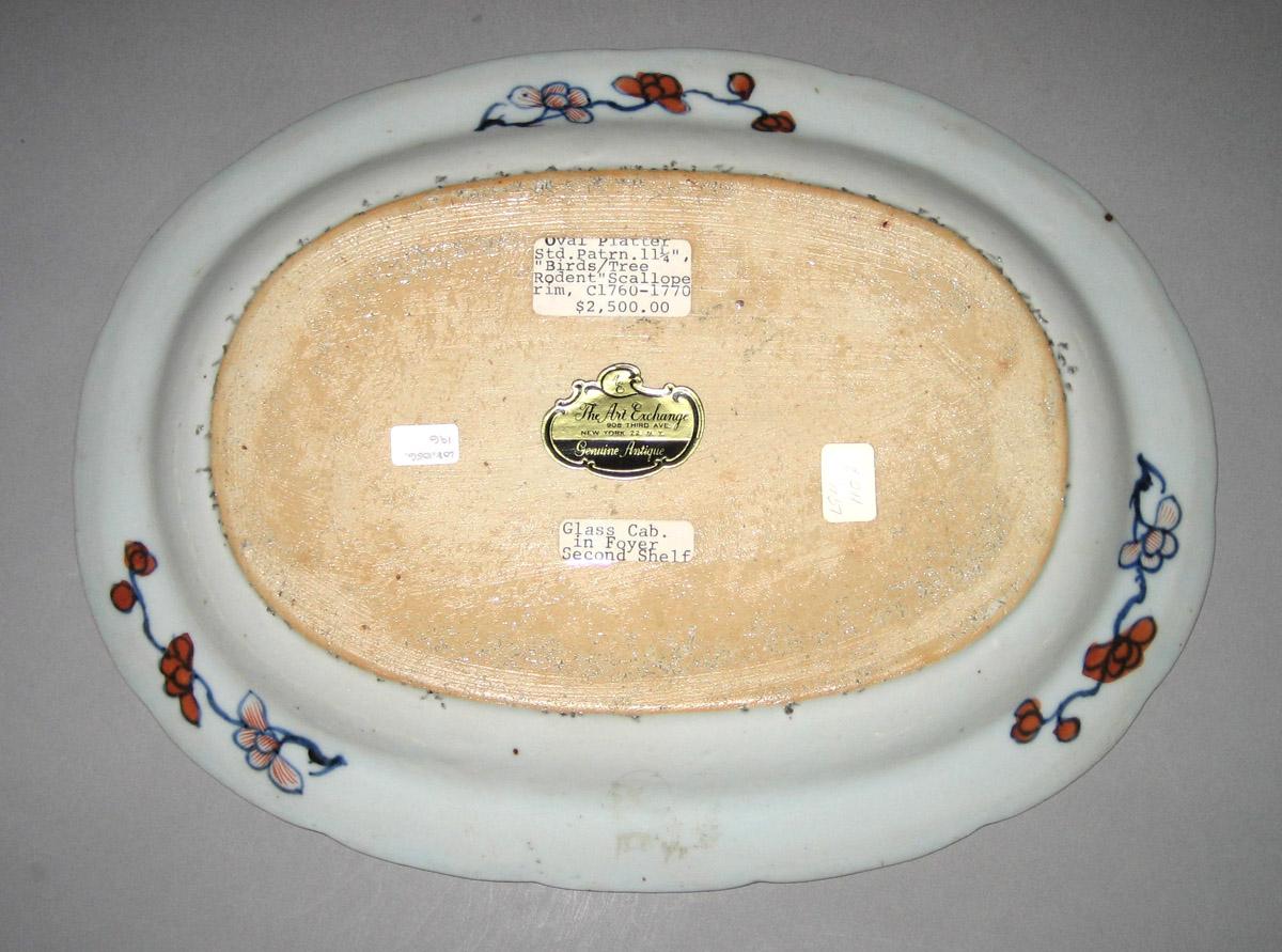 2010.0008.196 Porcelain dish underside