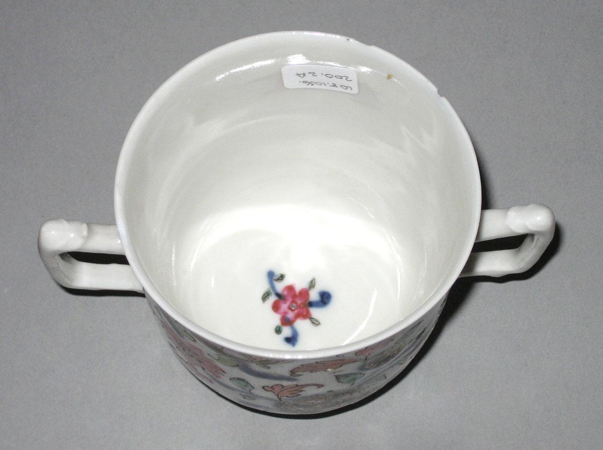 2010.0008.200.002 A Porcelain cup top