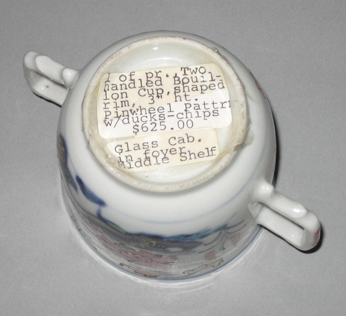 2010.0008.200.002 A Porcelain cup underside