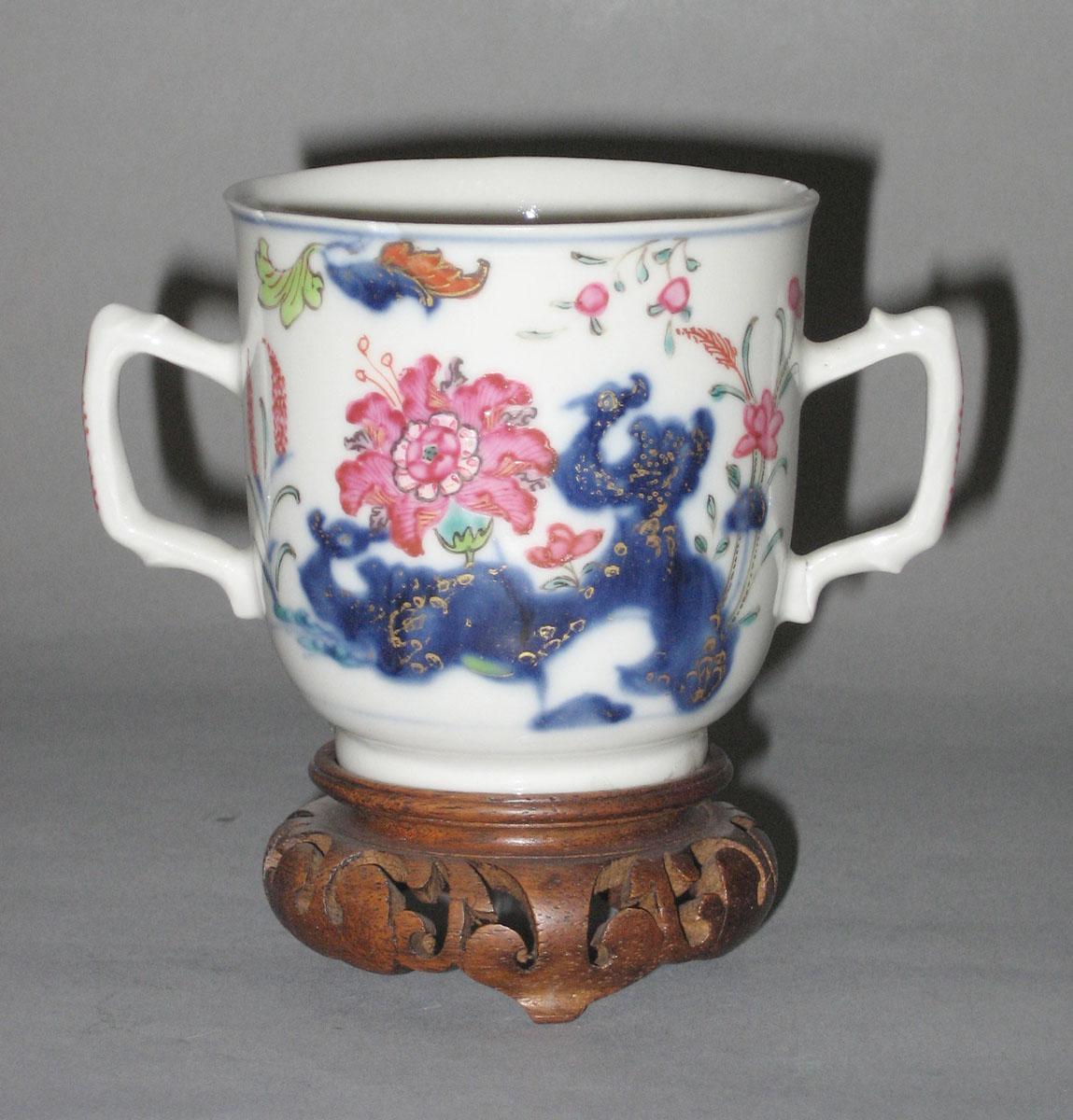 2010.0008.200.002 A,B Porcelain cup and stand