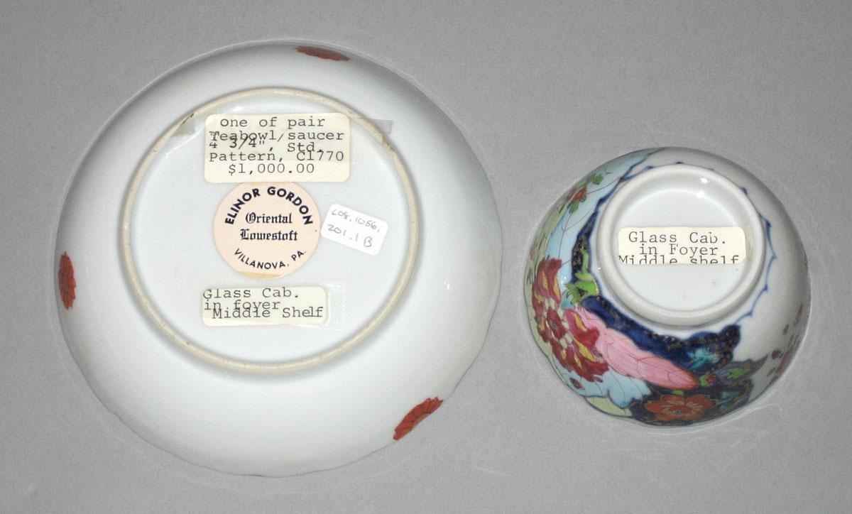 2010.0008.201.001 A,B Porcelain teabowl and saucer underside