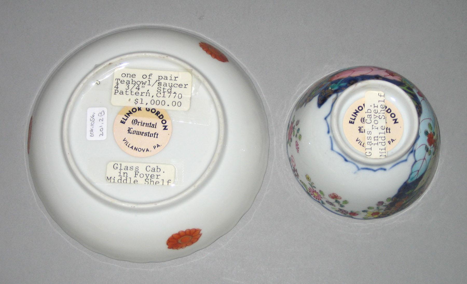 2010.0008.201.002 A,B Porcelain teabowl and saucer underside