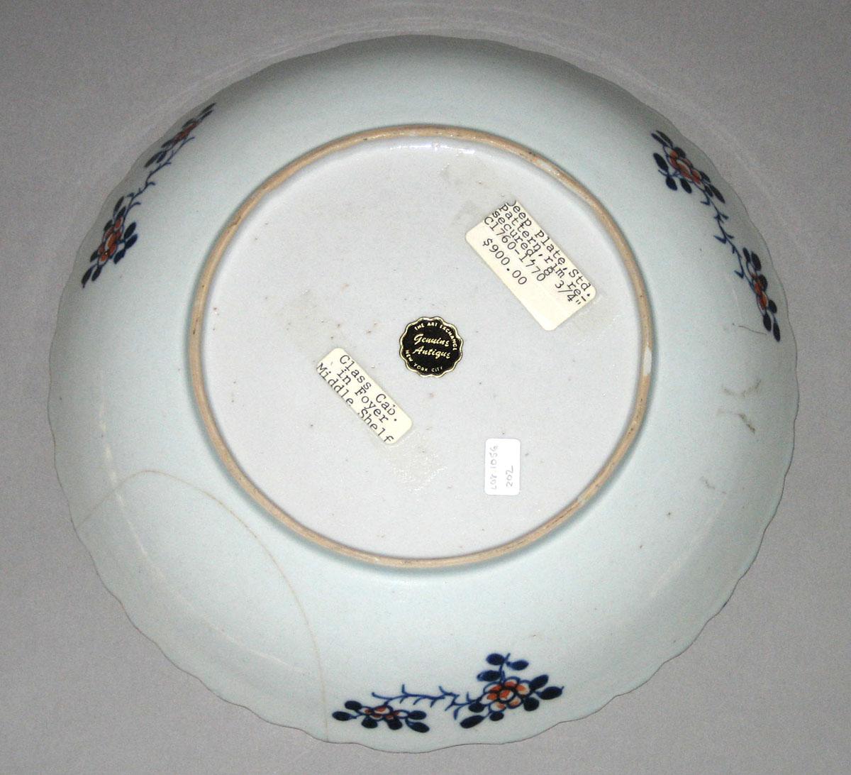 2010.0008.202 Porcelain dish underside