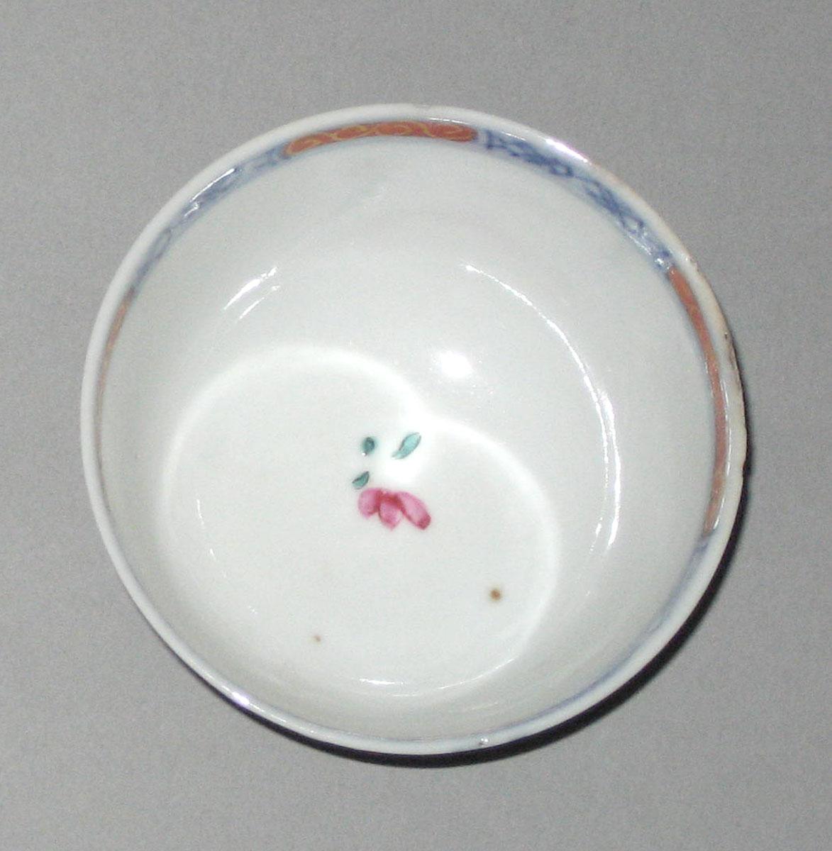 2010.0008.205 A Porcelain teabowl top