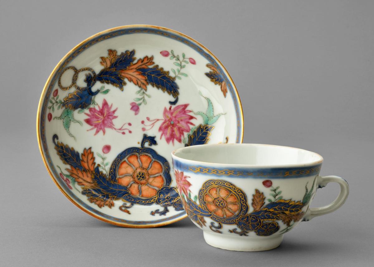 2010.0008.206 A,B Porcelain teabowl and saucer