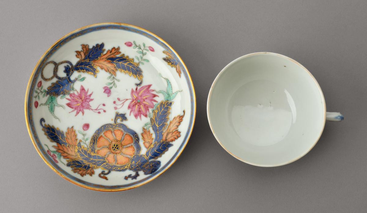 2010.0008.206 A,B Porcelain teabowl and saucer top