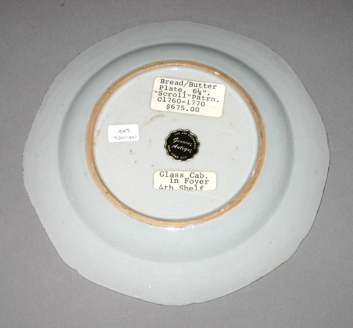 2010.0008.208 Porcelain plate underside
