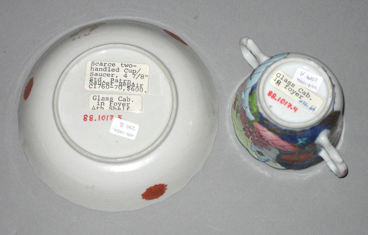 2010.0008.209 A,B Porcelain cup and saucer underside