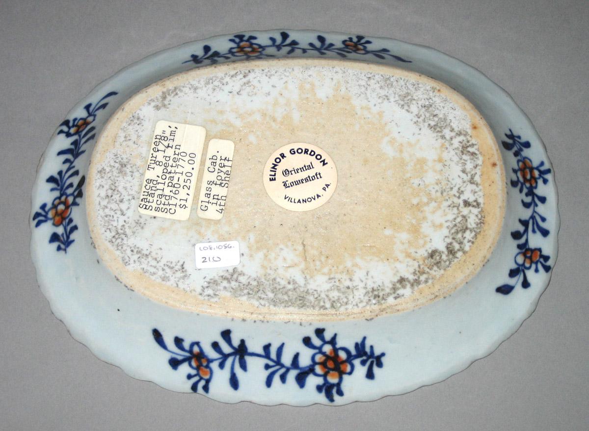 2010.0008.210 Porcelain dish underside