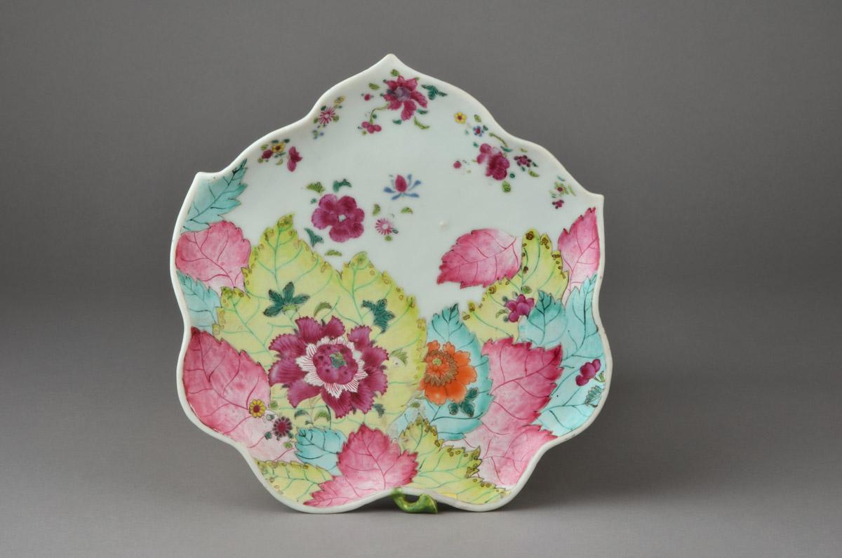 2010.0008.211.001 Porcelain dish