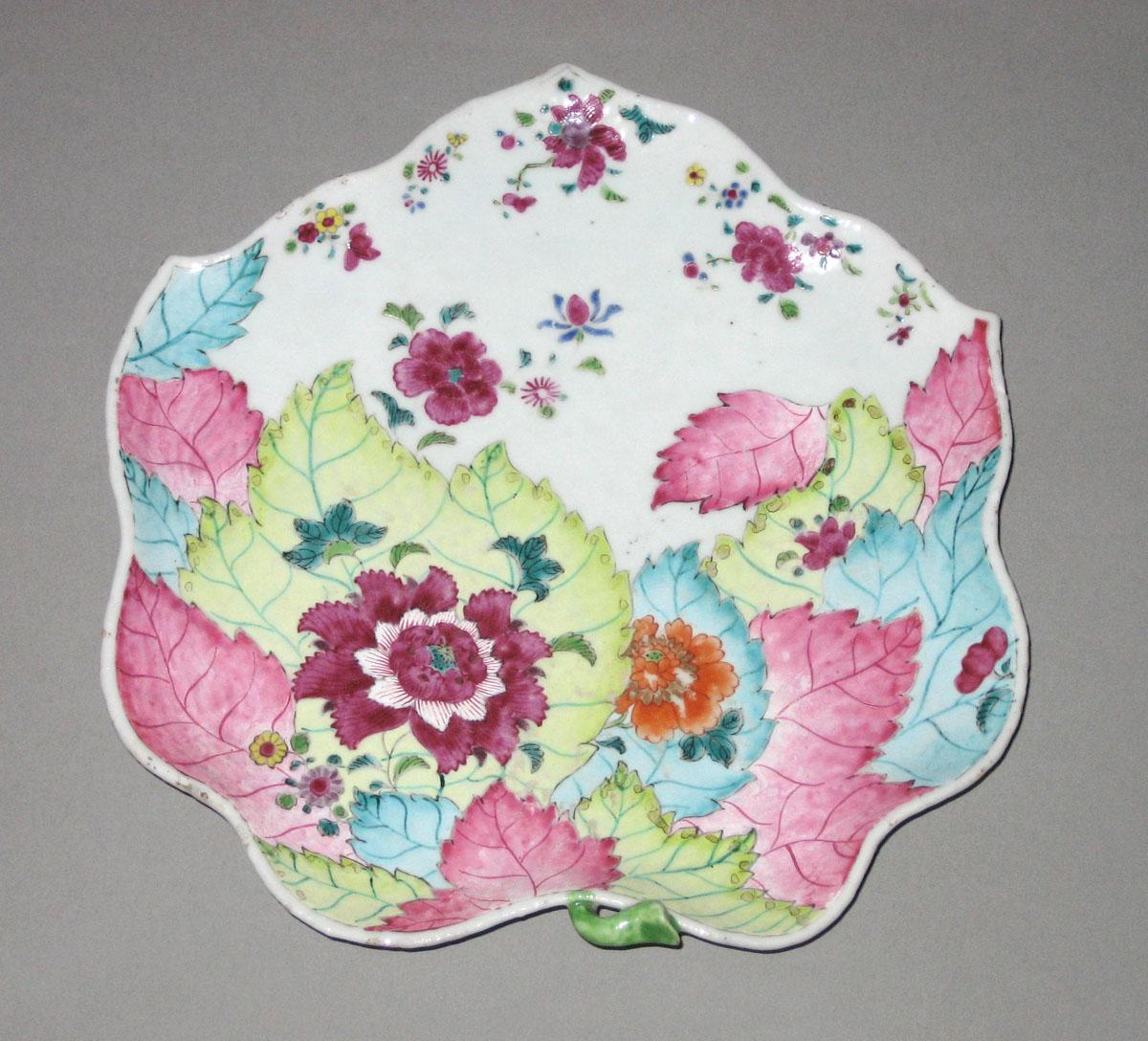 2010.0008.211.002 Porcelain dish