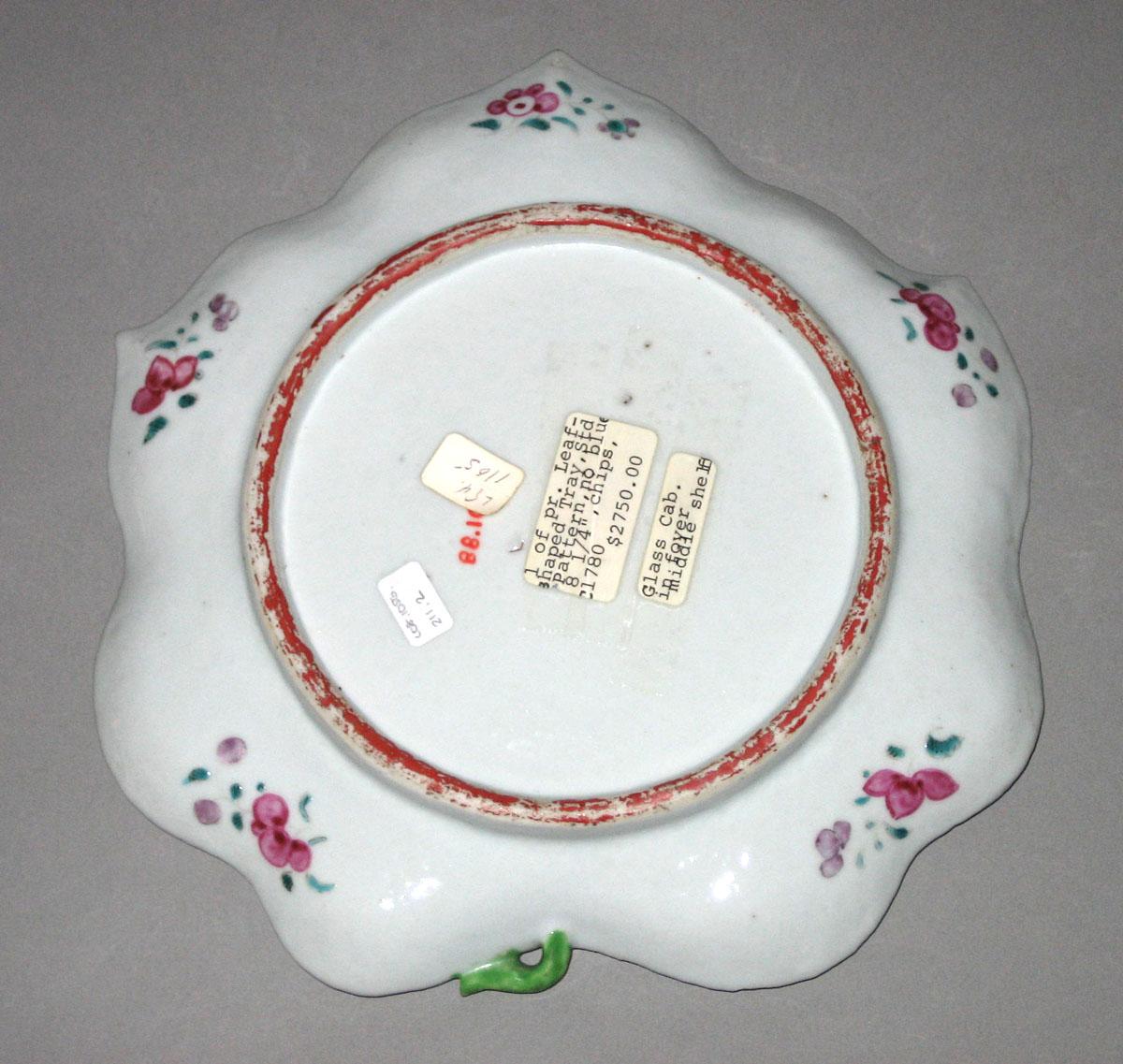 2010.0008.211.002 Porcelain dish underside