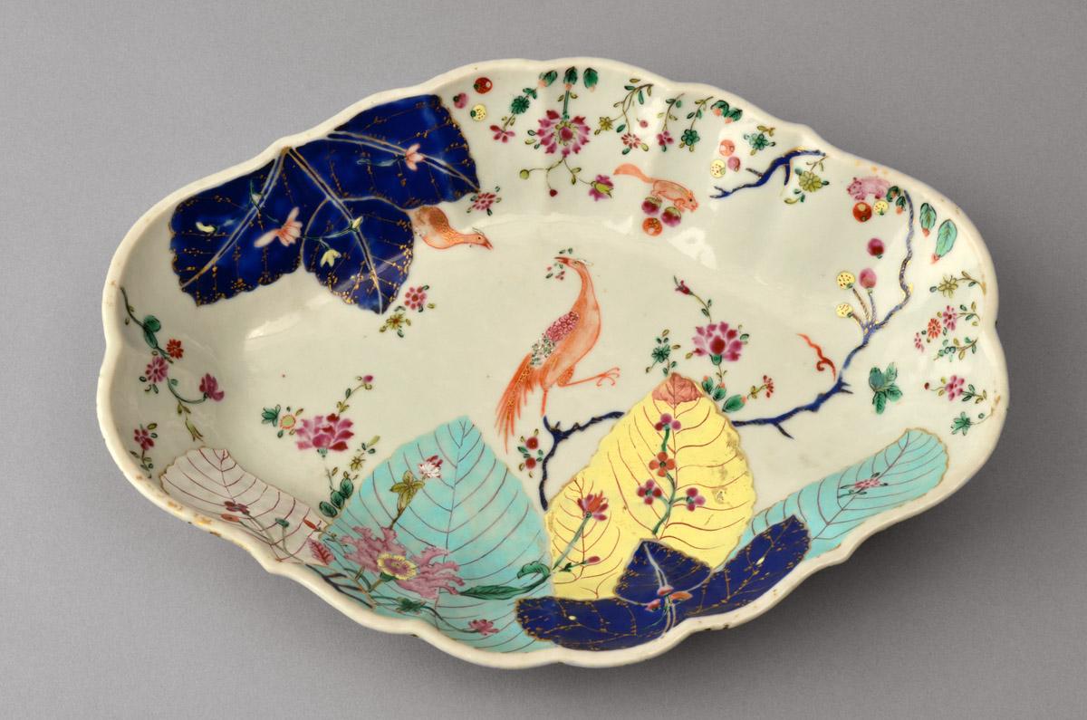 2010.0008.214 Porcelain dish