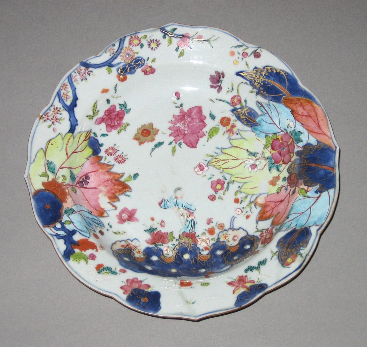 2010.0008.216.001 Porcelain soup plate