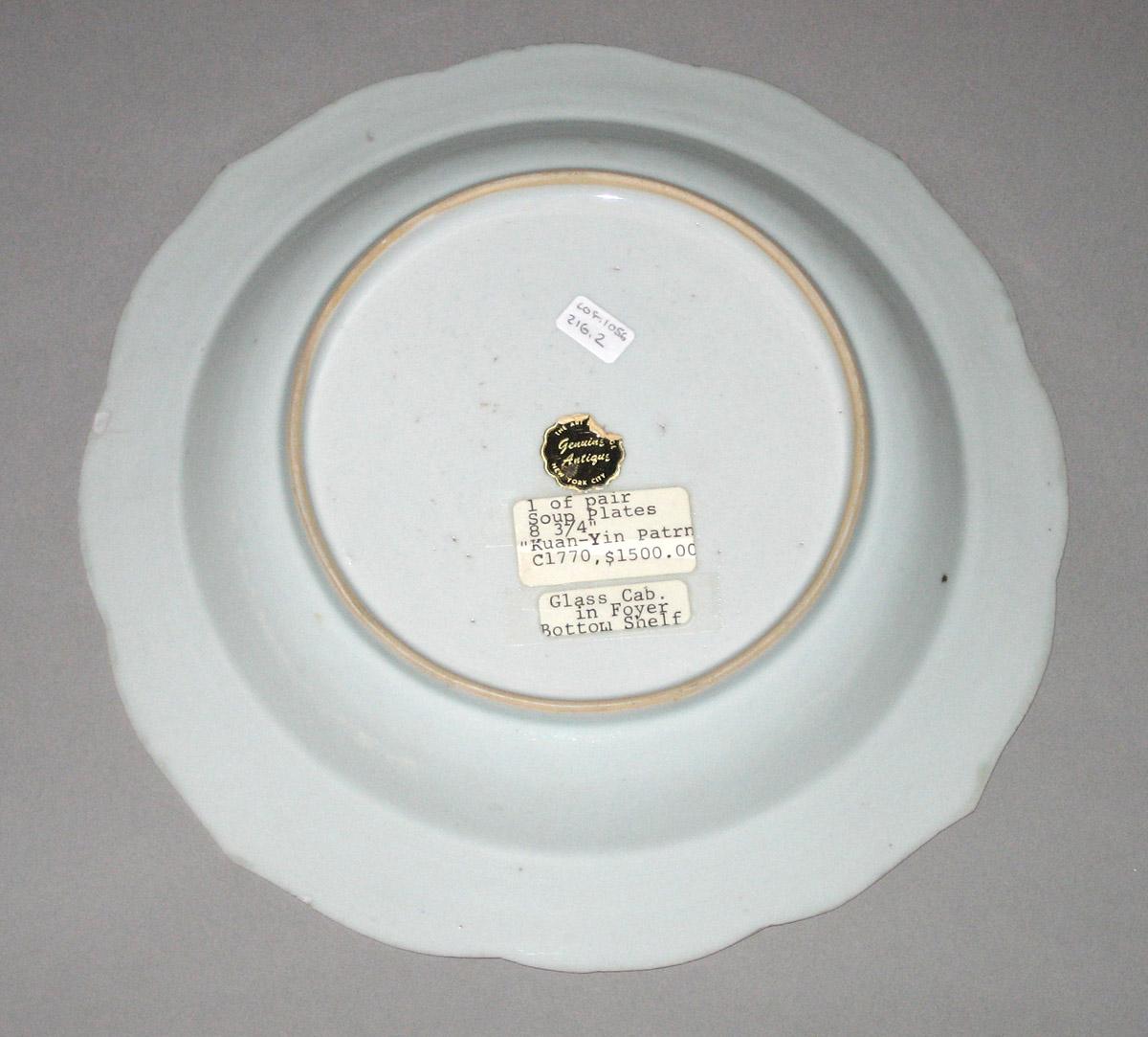 2010.0008.216.002 Porcelain soup plate underside
