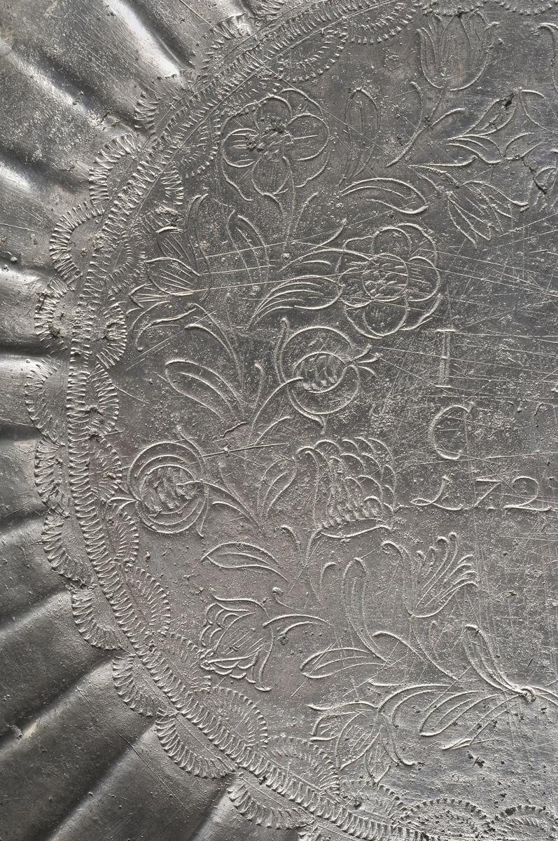 2009.0020 Dish detail 1