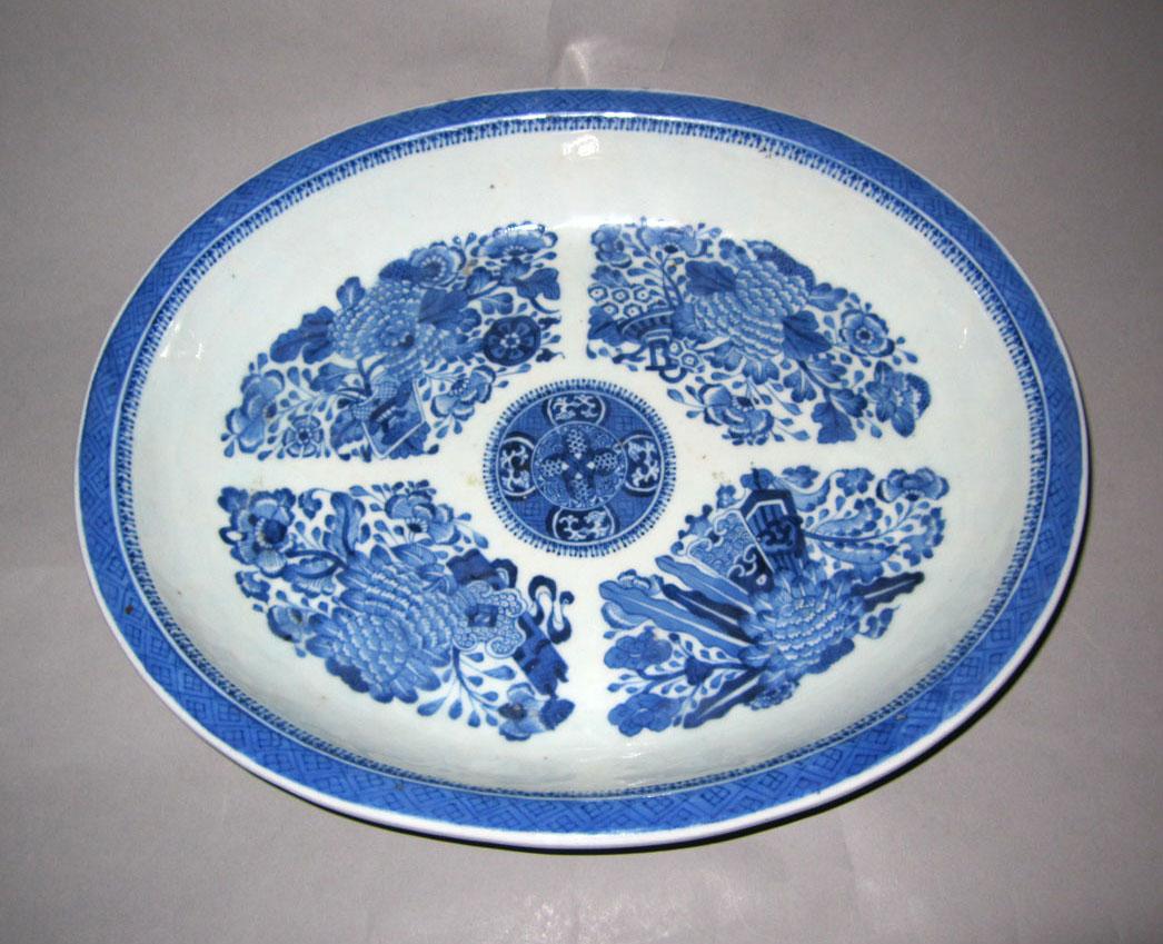 2010.0008.002 Porcelain dish