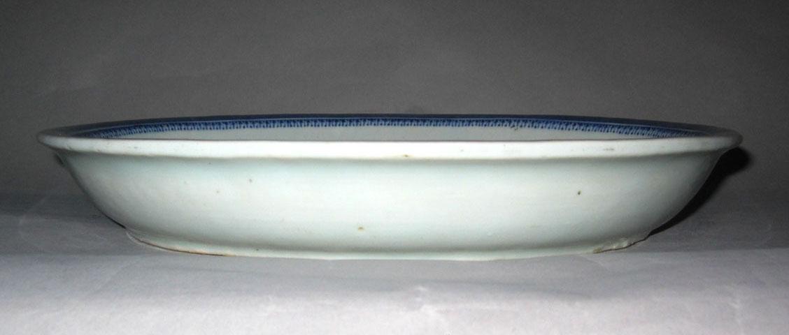 2010.0008.002 Porcelain dish side