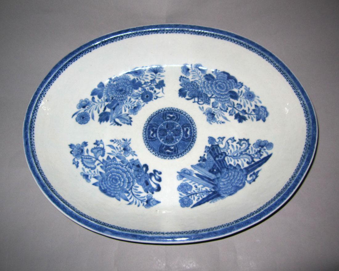 2010.0008.003 Porcelain dish