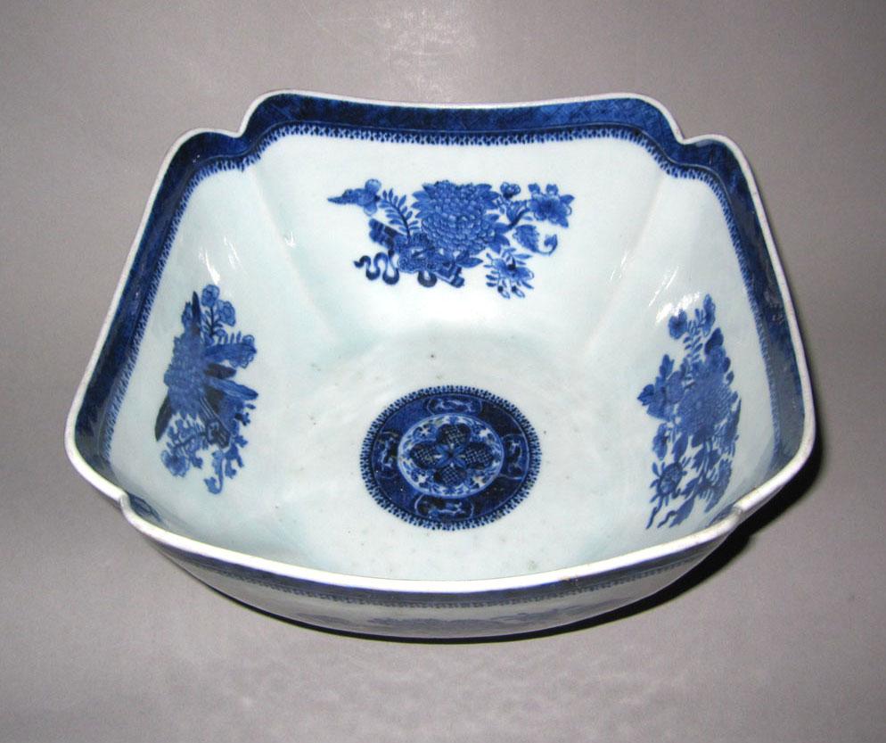 2010.0008.004 Porcelain bowl