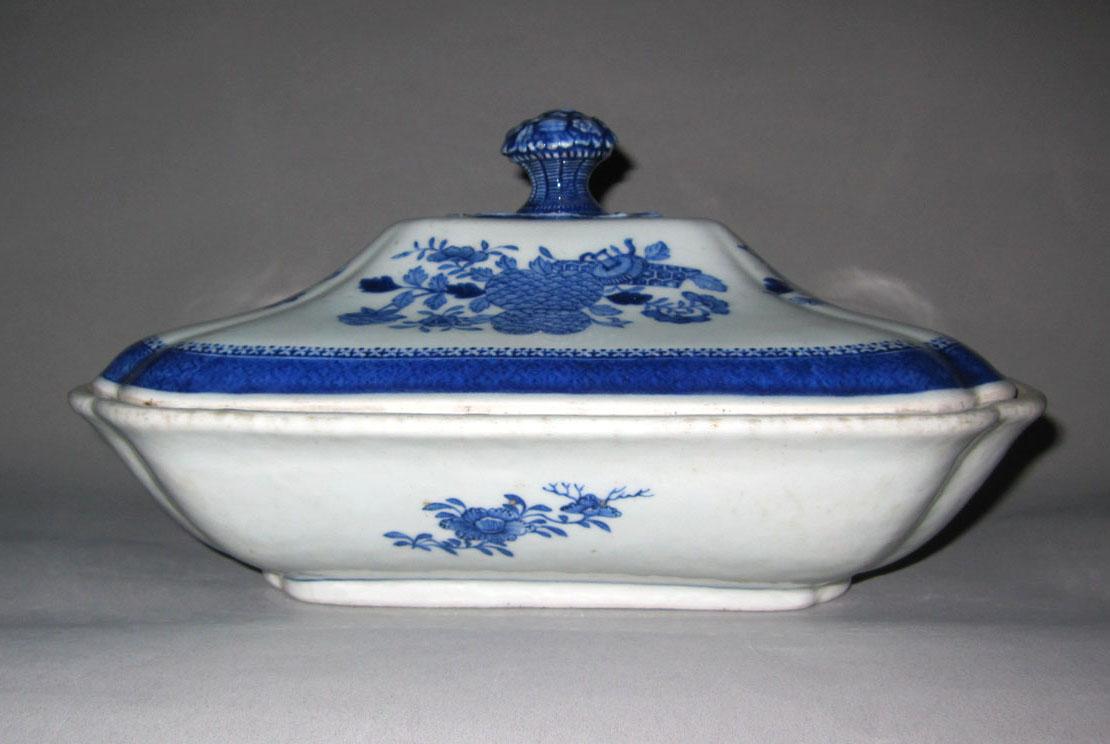 2010.0008.005 A,B Porcelain covered dish