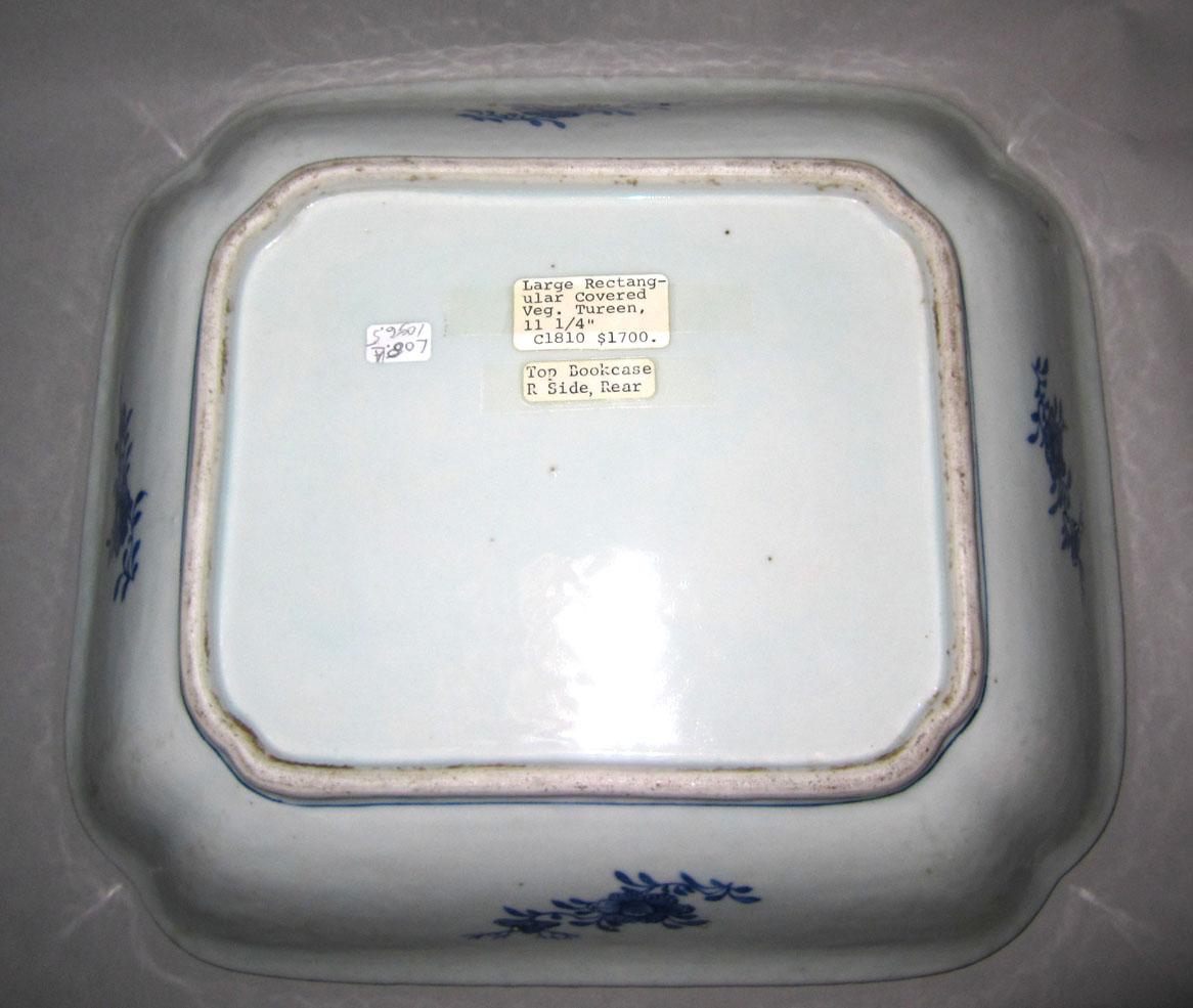 2010.0008.005 A Porcelain covered dish underside