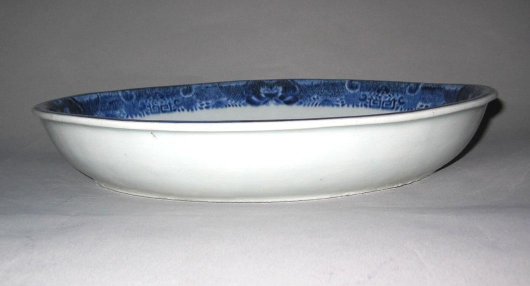 2010.0008.007 Porcelain dish side