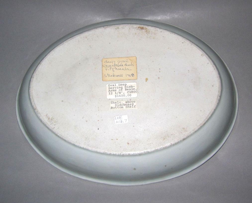 2010.0008.007 Porcelain dish underside