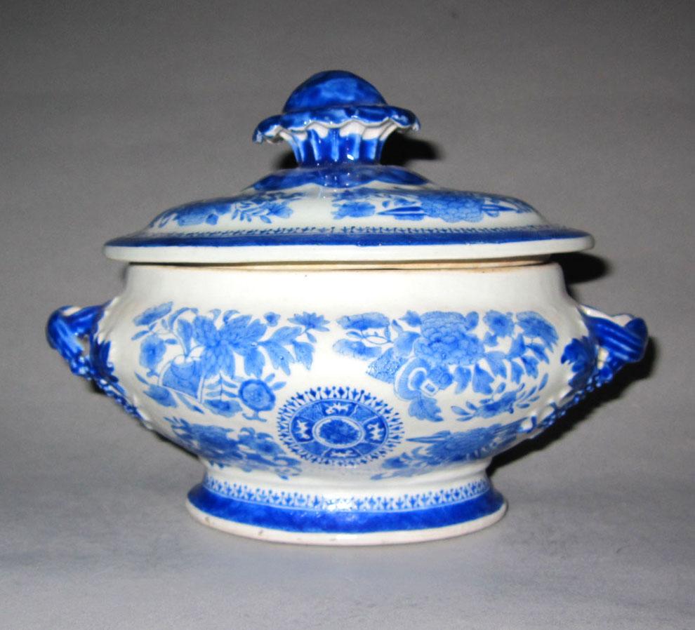 2010.0008.008 A,B Porcelain tureen
