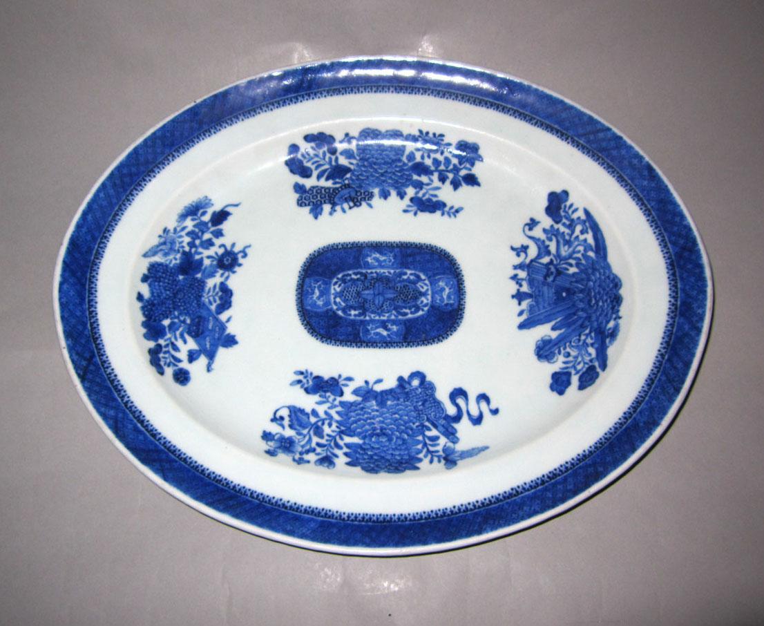 2010.0008.011 Porcelain dish