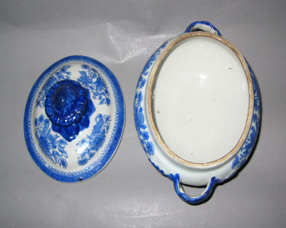 2010.0008.013 A,B Porcelain tureen top