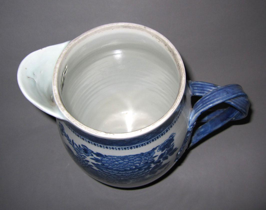 2010.0008.018 Porcelain pitcher top