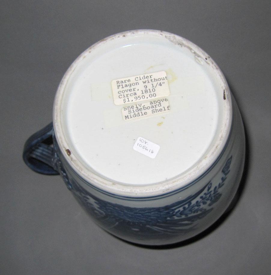 2010.0008.018 Porcelain pitcher underside