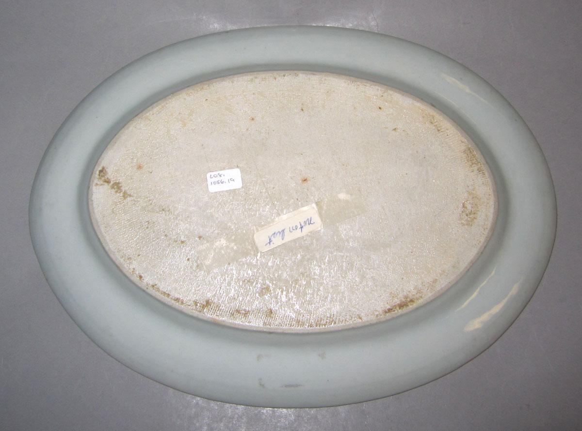 2010.0008.019 Porcelain dish underside